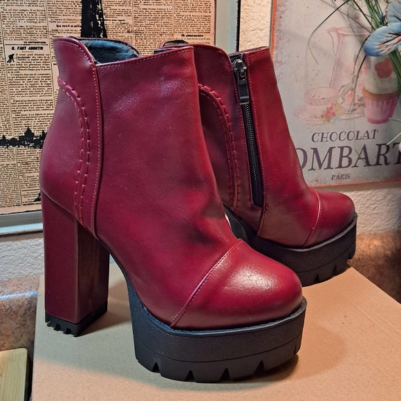 FABULOUS NEW SCARLET RED 5 inch SIZE 5.5 Ankle Boots - Picture 2 of 8